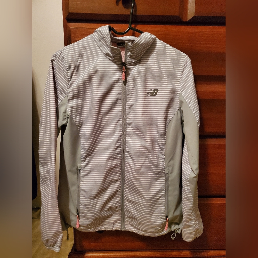 New Balance Wind Breaker Small